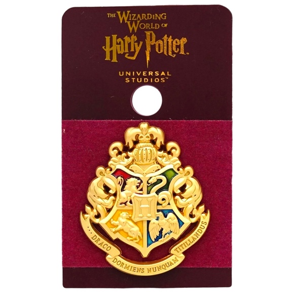 Universal Studios Harry Potter Hogwarts Crest Pin - Picture 1 of 1